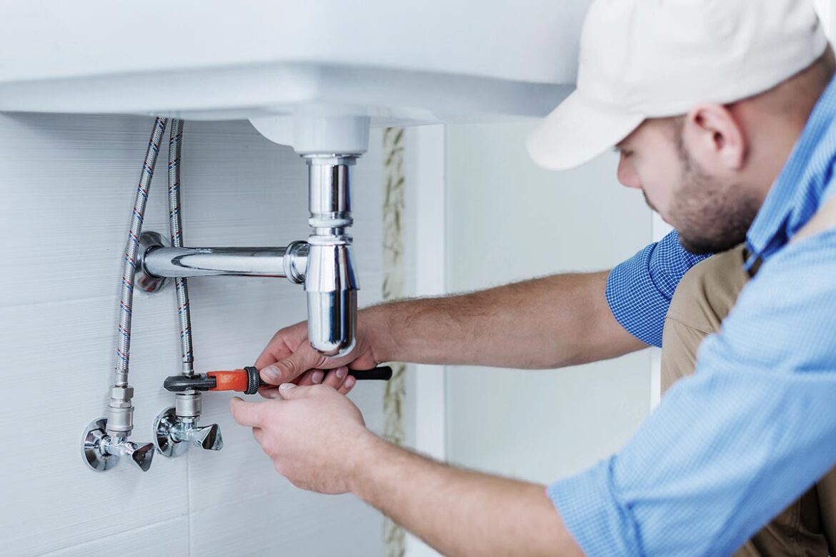 What are full-service plumbing technicians?