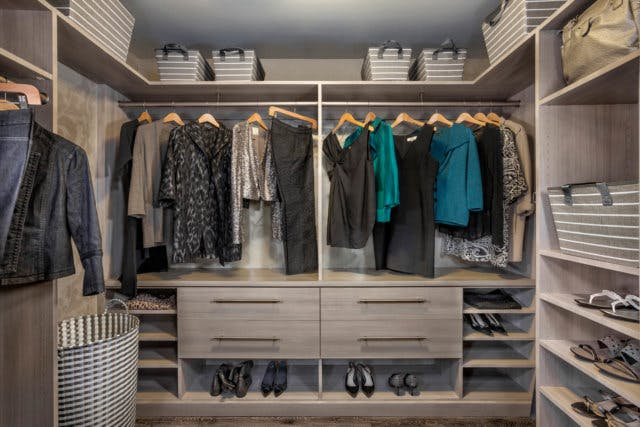 The Difference Between Wall-Mounted and Floor-Mounted Closets